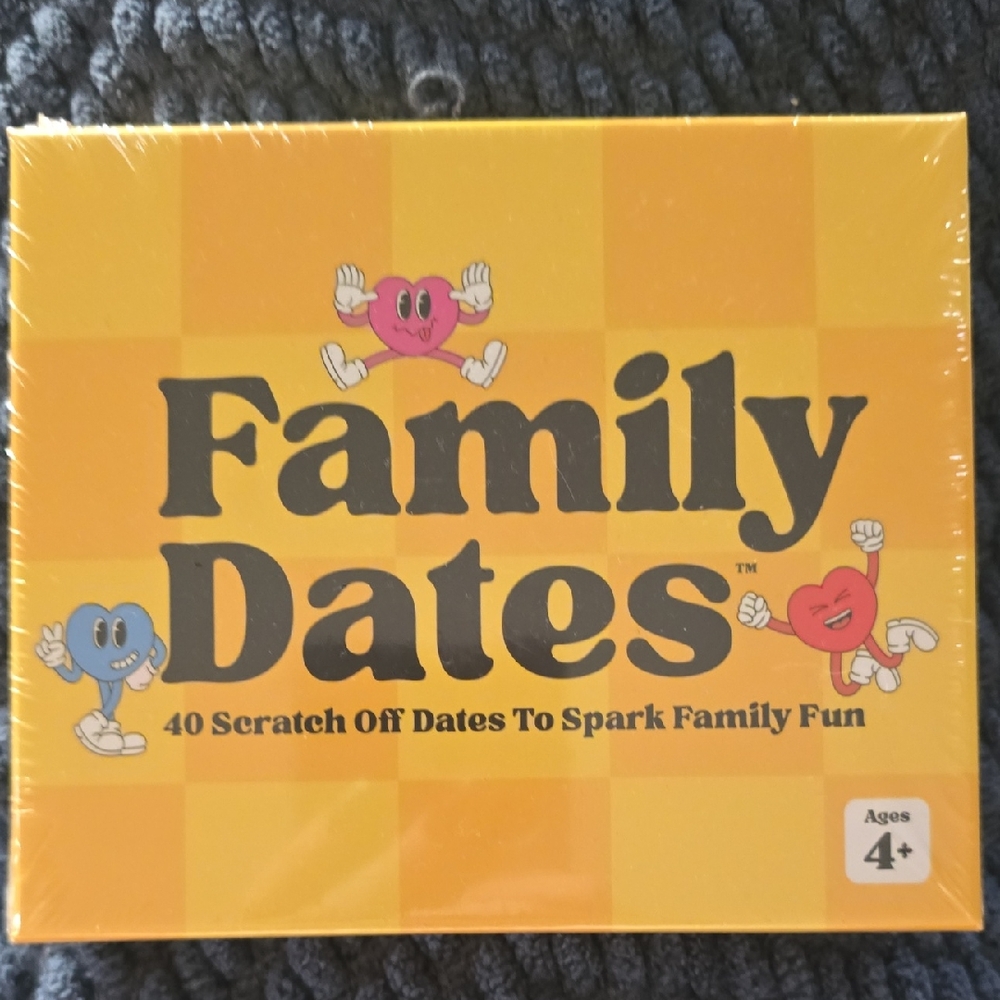 Family Dates Yellow Game Set